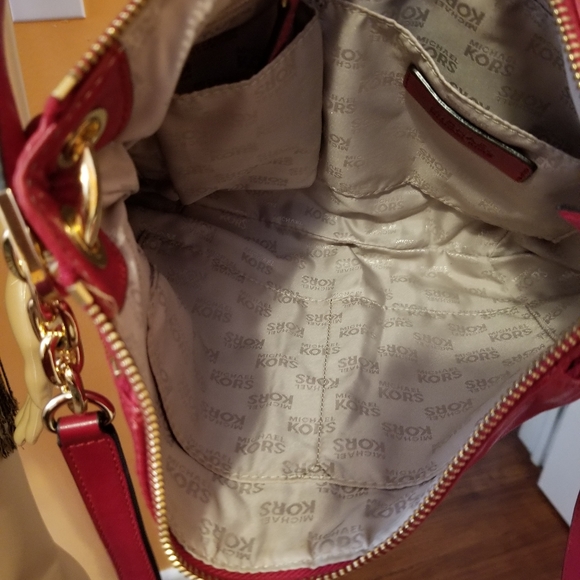 Authentic 'Michael Kor ' Red handbag - Picture 4 of 6